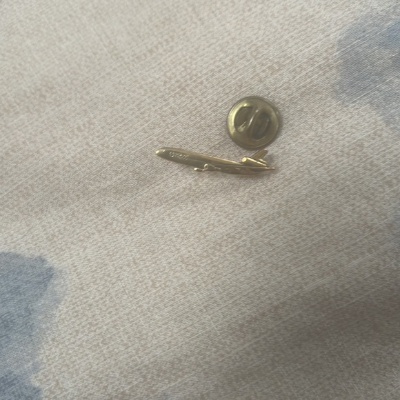 Federal Express flight pin. VINTAGE memorabilia - Picture 5 of 6